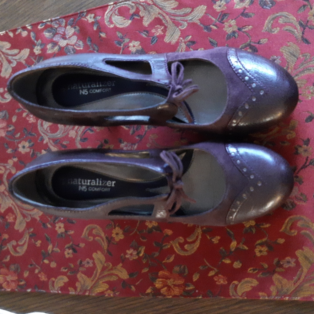 Gorgeous deep purple Naturalizer heels